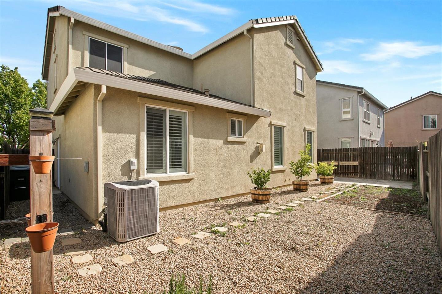 Detail Gallery Image 35 of 43 For 949 Courtyards Loop, Lincoln,  CA 95648 - 3 Beds | 3 Baths