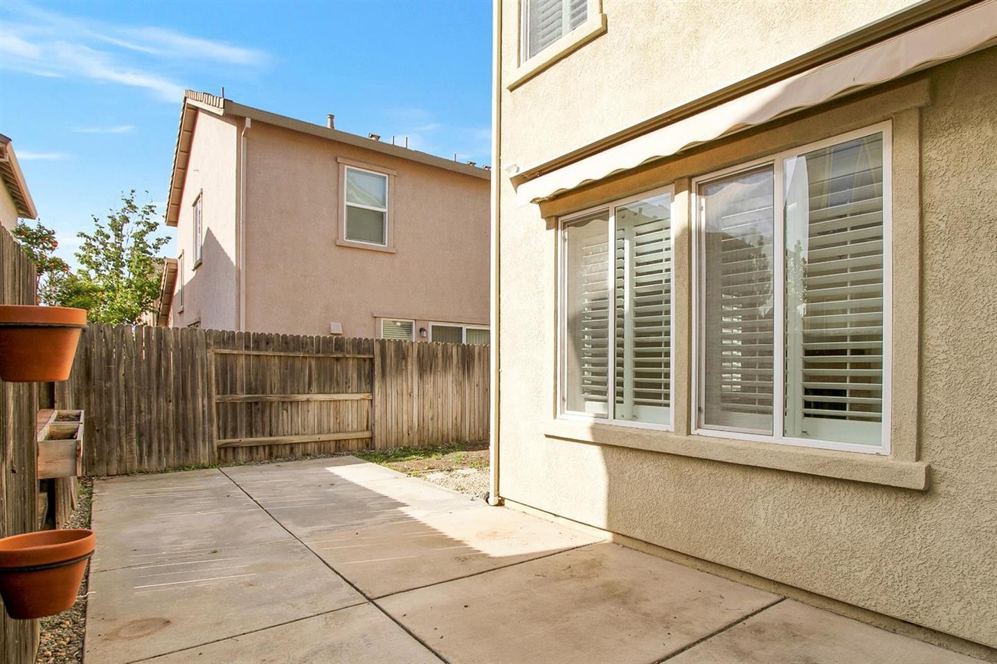 Detail Gallery Image 36 of 43 For 949 Courtyards Loop, Lincoln,  CA 95648 - 3 Beds | 3 Baths