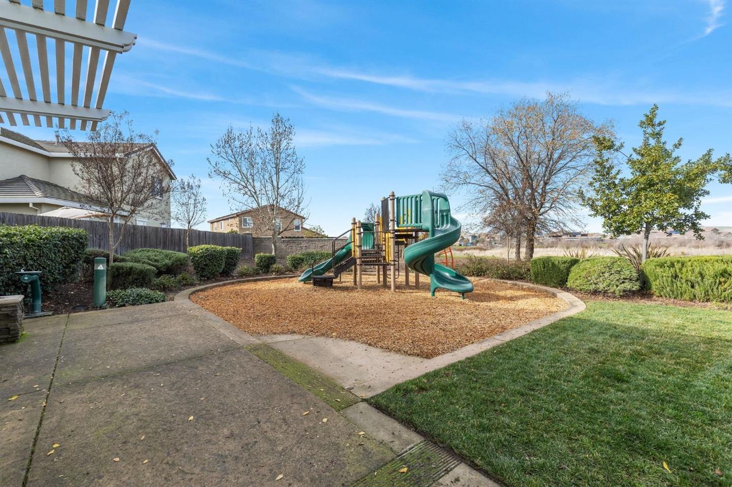 Detail Gallery Image 38 of 43 For 949 Courtyards Loop, Lincoln,  CA 95648 - 3 Beds | 3 Baths