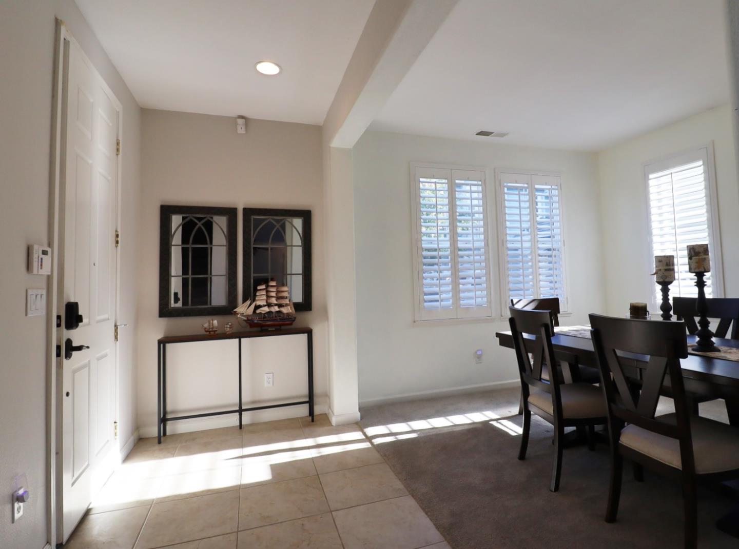 Detail Gallery Image 5 of 43 For 949 Courtyards Loop, Lincoln,  CA 95648 - 3 Beds | 3 Baths
