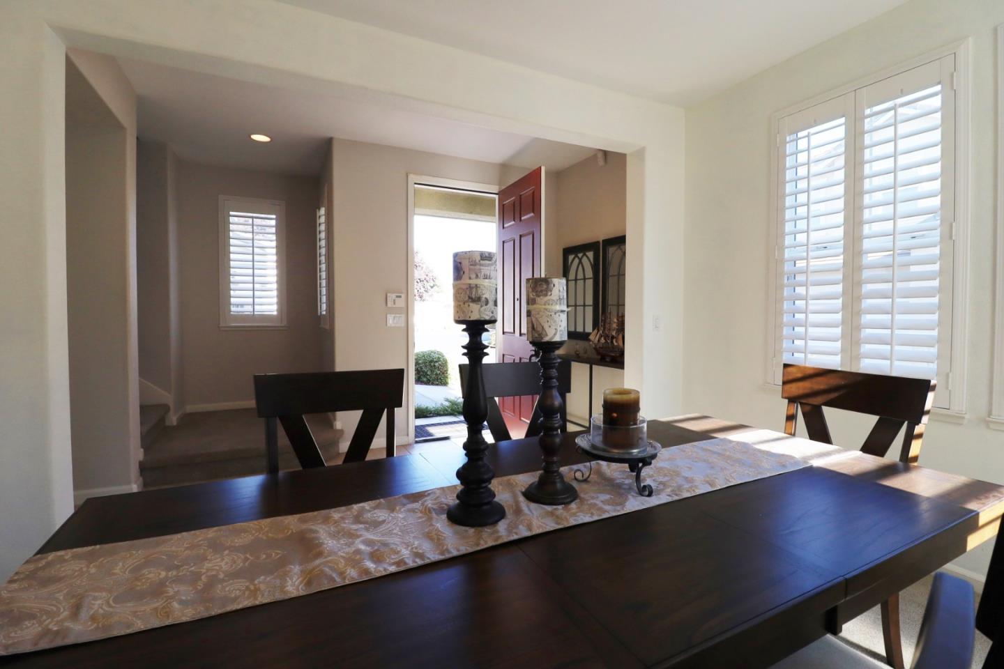 Detail Gallery Image 6 of 43 For 949 Courtyards Loop, Lincoln,  CA 95648 - 3 Beds | 3 Baths