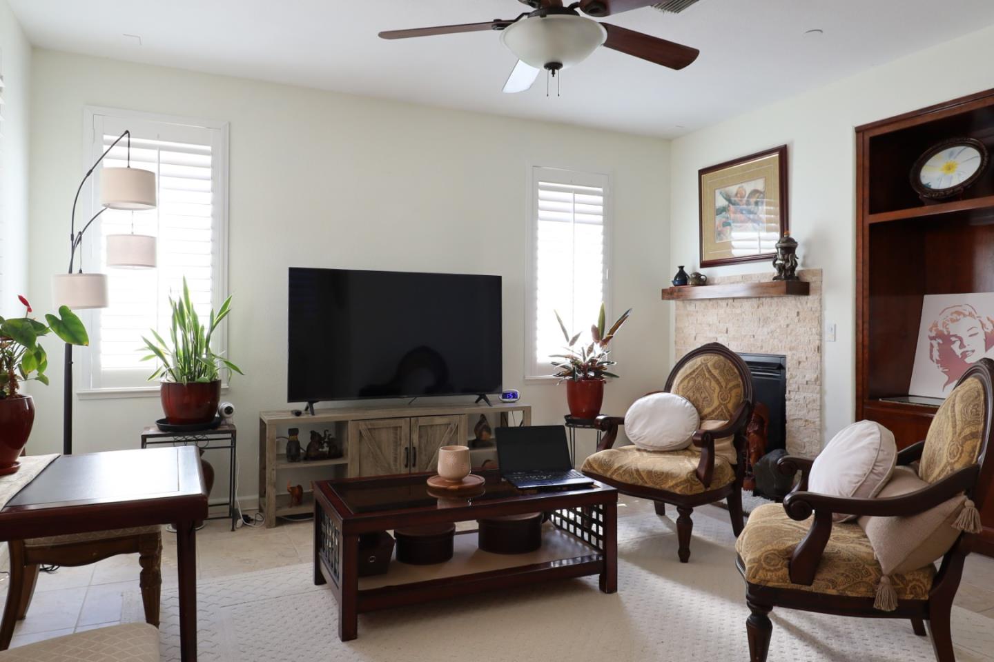 Detail Gallery Image 9 of 43 For 949 Courtyards Loop, Lincoln,  CA 95648 - 3 Beds | 3 Baths