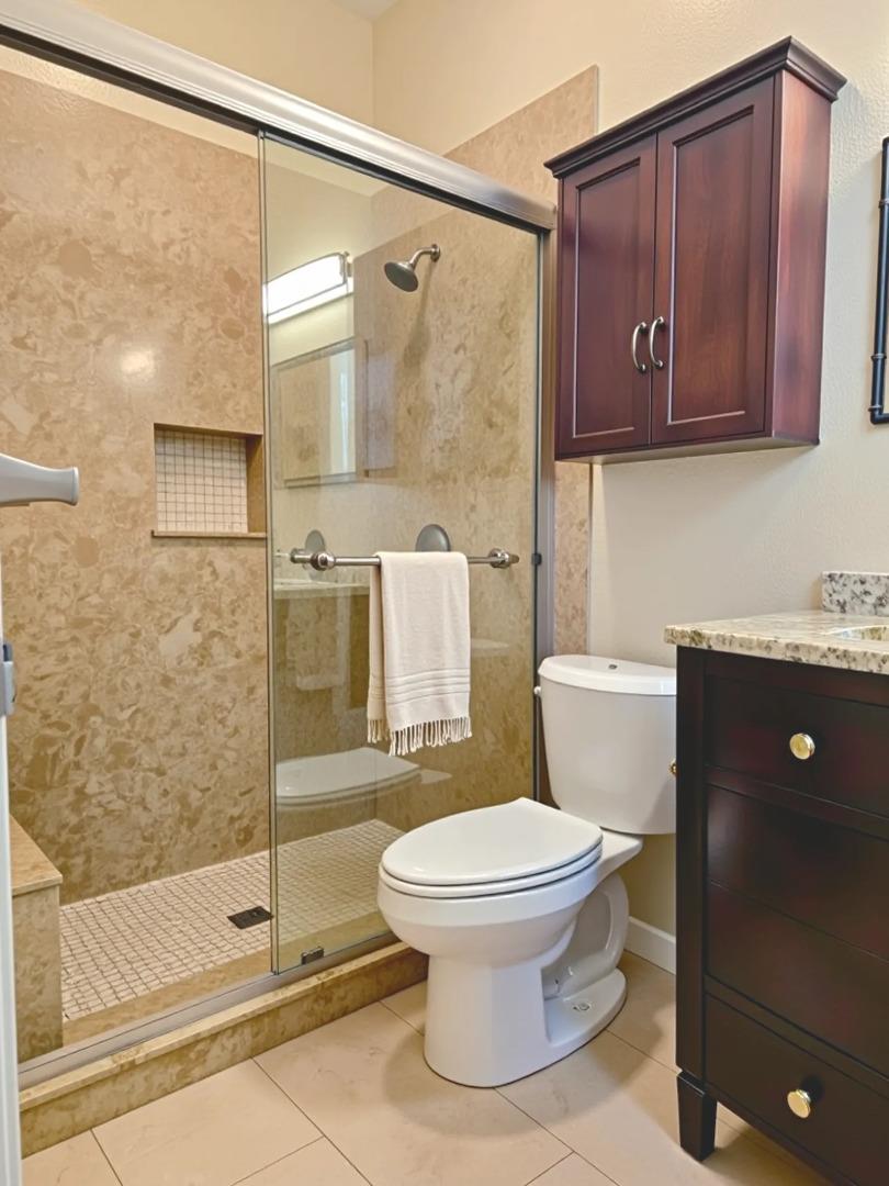 Detail Gallery Image 10 of 20 For 551 Merritt Ave #1,  Oakland,  CA 94610 - 2 Beds | 2 Baths