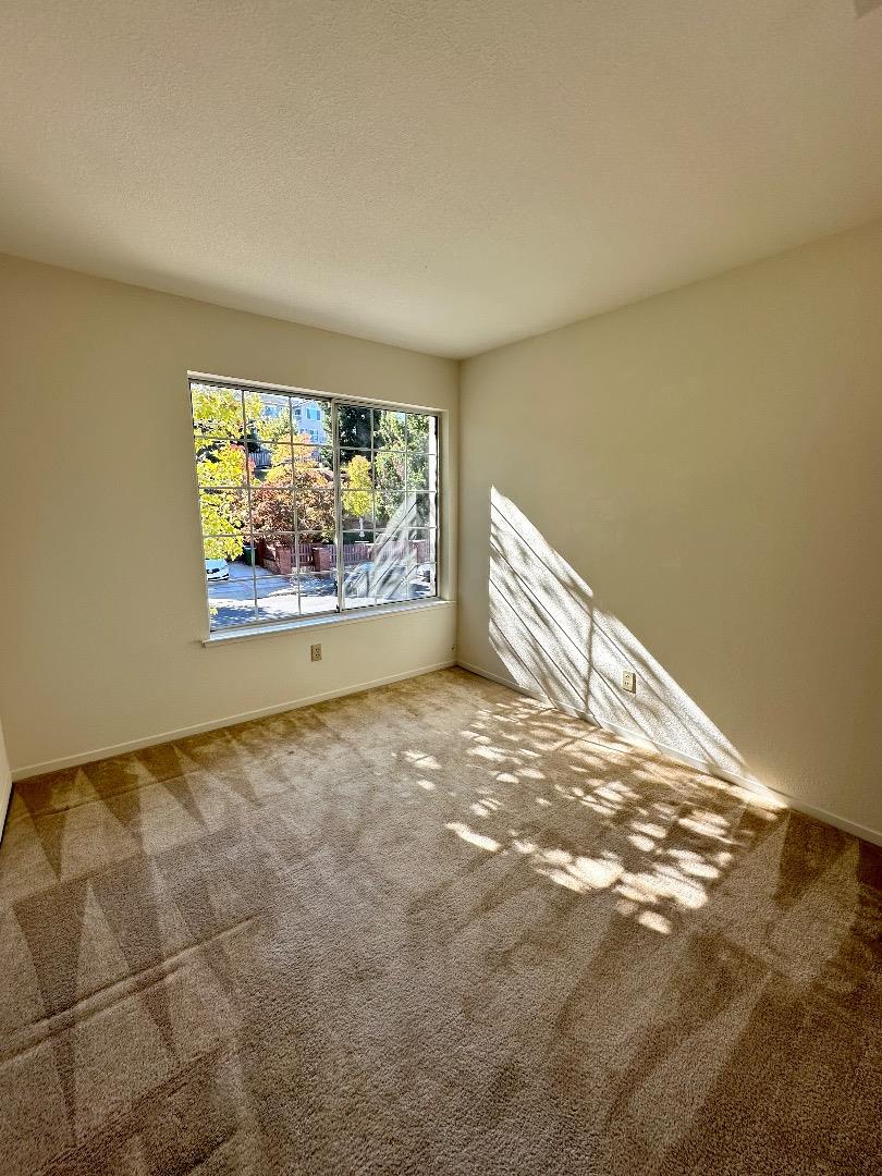 Detail Gallery Image 15 of 19 For 1756 Primrose Ln, Pinole,  CA 94564 - 5 Beds | 2/1 Baths