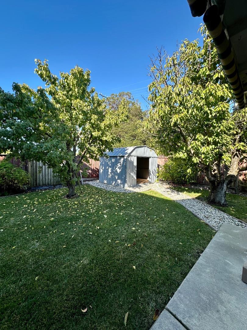 Detail Gallery Image 18 of 19 For 1756 Primrose Ln, Pinole,  CA 94564 - 5 Beds | 2/1 Baths