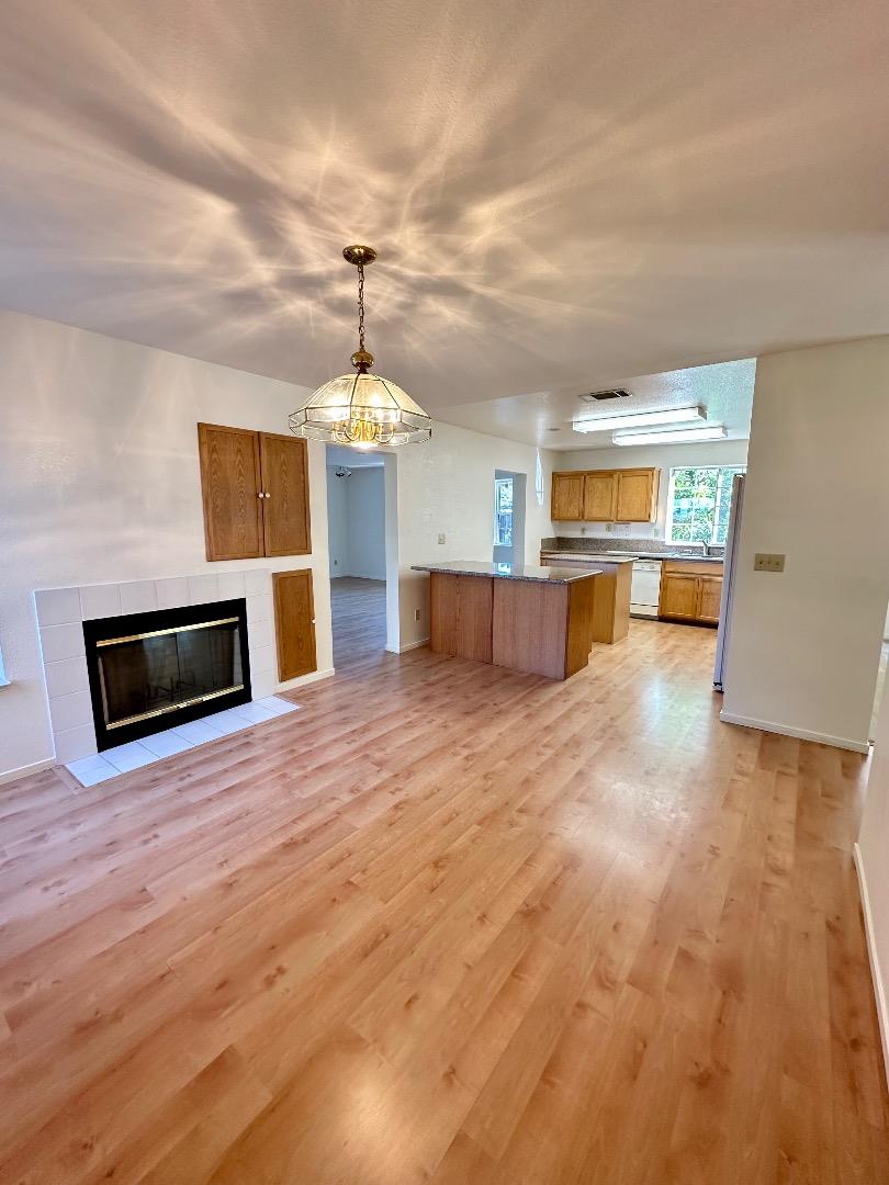 Detail Gallery Image 5 of 19 For 1756 Primrose Ln, Pinole,  CA 94564 - 5 Beds | 2/1 Baths