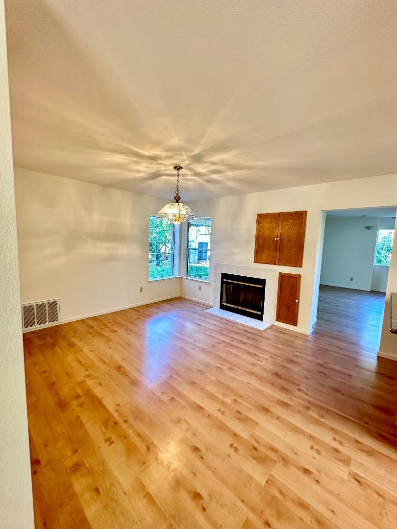 Detail Gallery Image 6 of 19 For 1756 Primrose Ln, Pinole,  CA 94564 - 5 Beds | 2/1 Baths