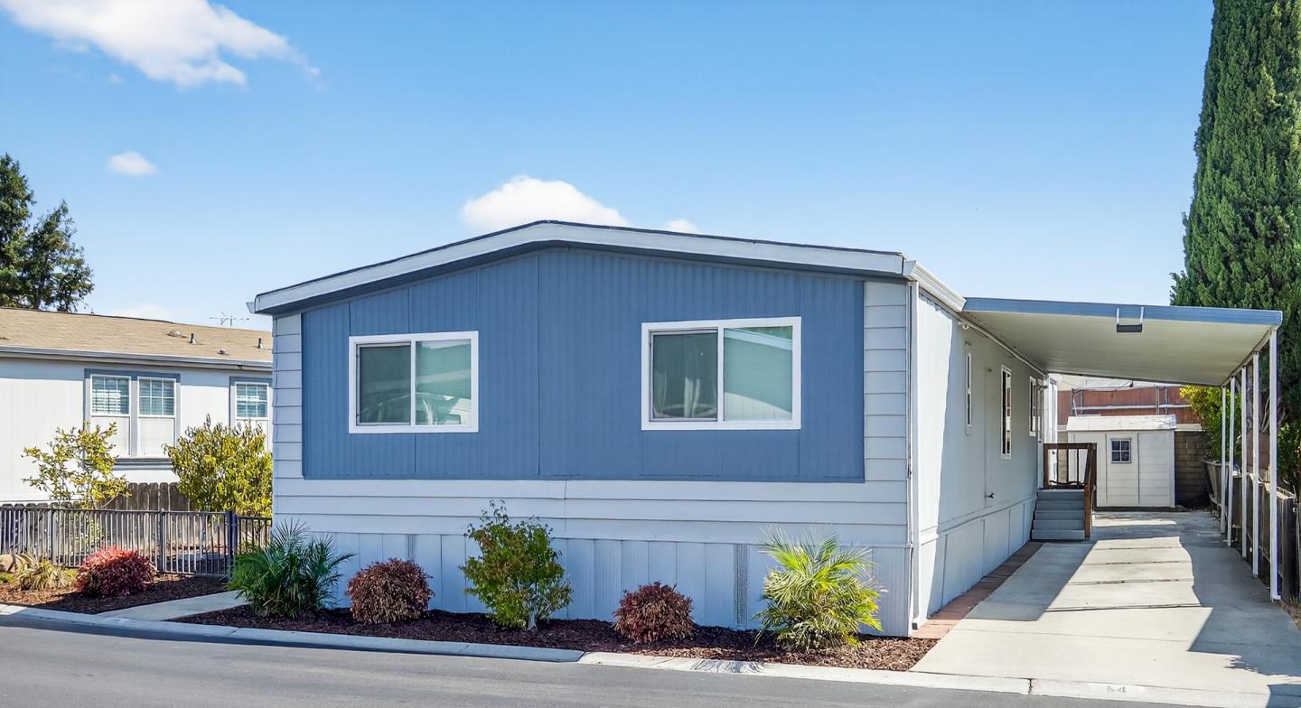 Detail Gallery Image 2 of 43 For 2151 Oakland Rd #14,  San Jose,  CA 95131 - 3 Beds | 2 Baths