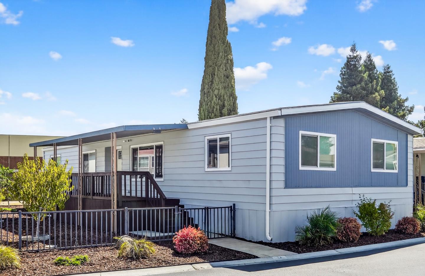 Detail Gallery Image 4 of 43 For 2151 Oakland Rd #14,  San Jose,  CA 95131 - 3 Beds | 2 Baths