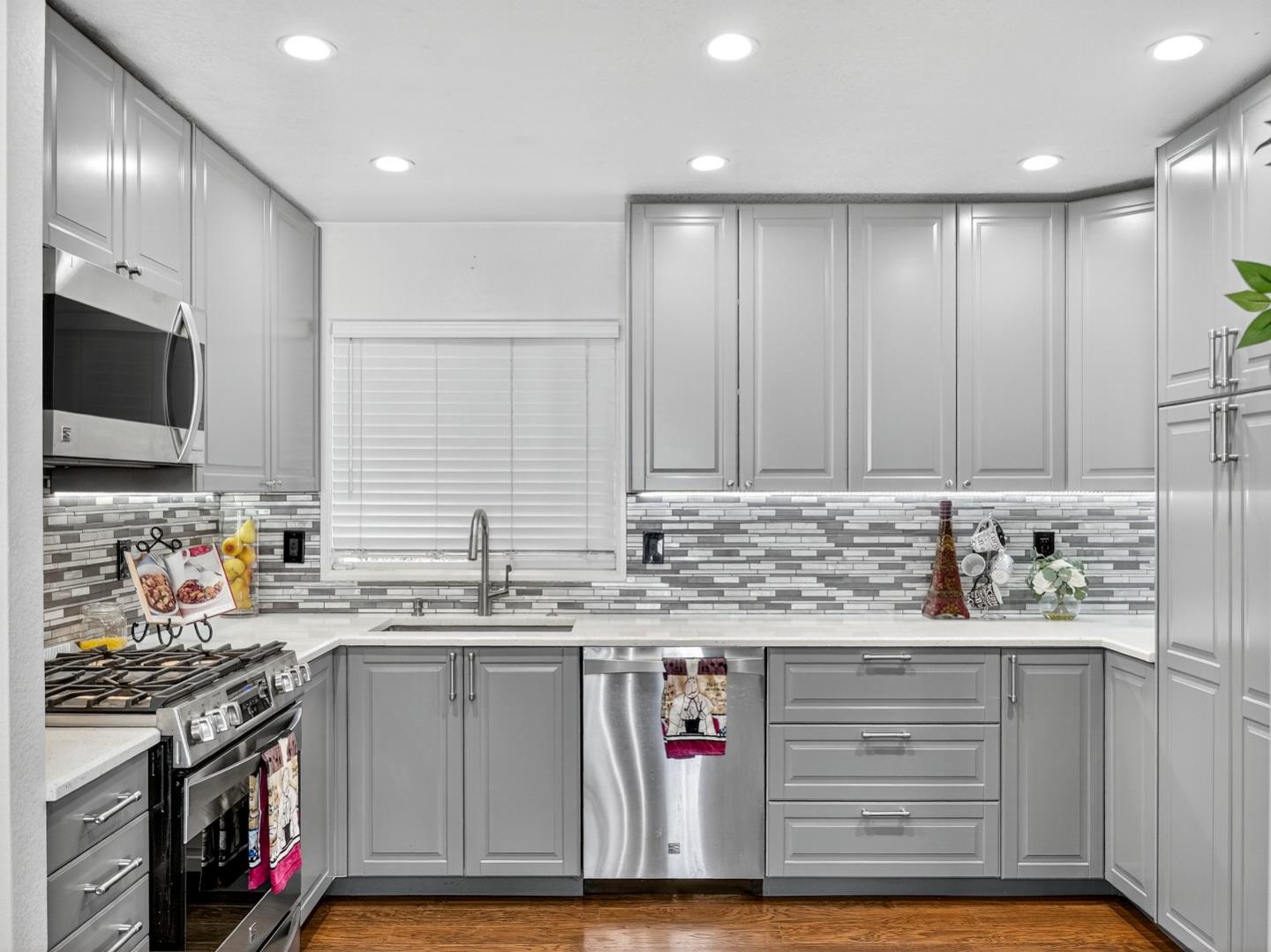 Detail Gallery Image 5 of 43 For 2151 Oakland Rd #14,  San Jose,  CA 95131 - 3 Beds | 2 Baths