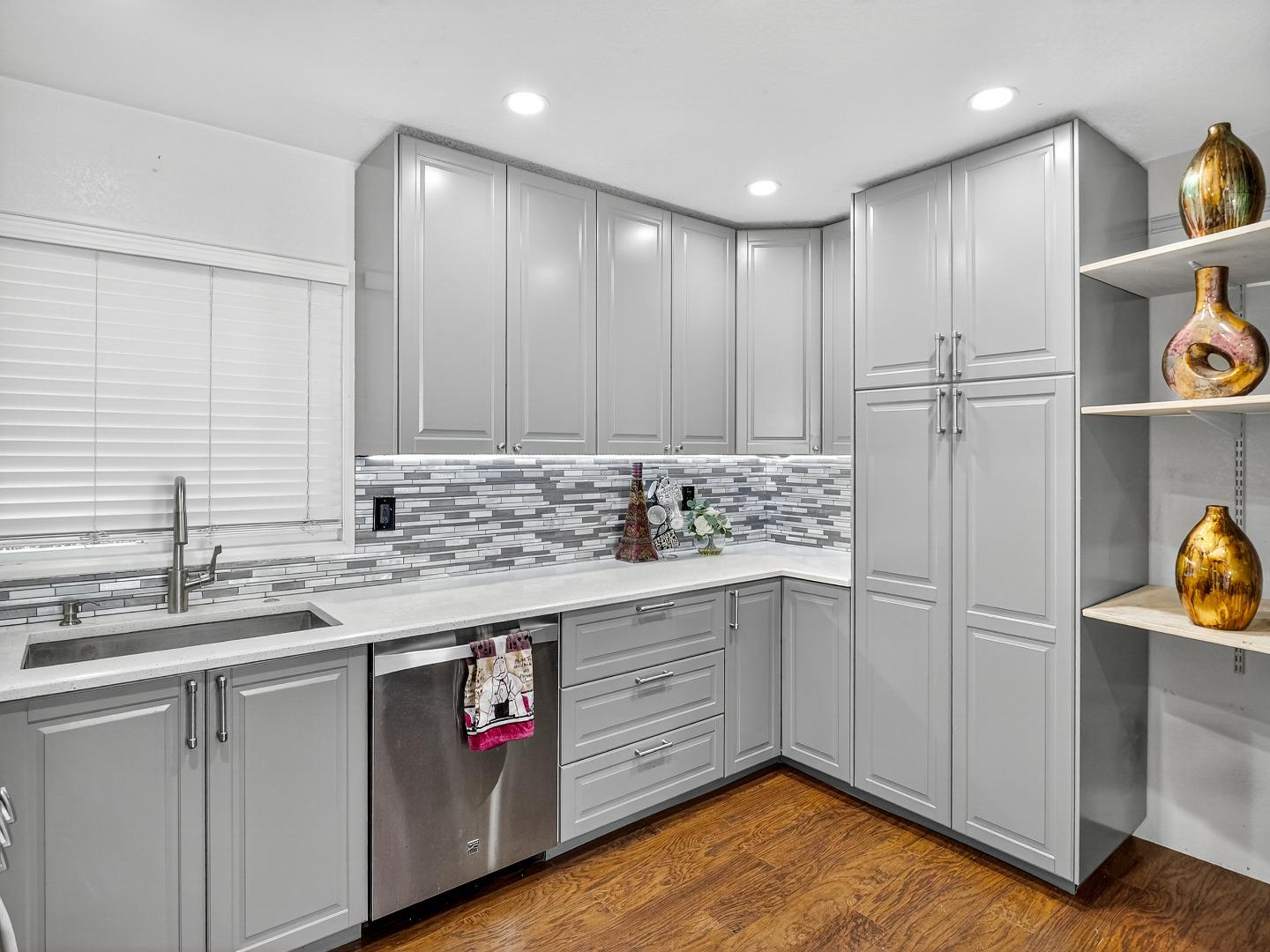 Detail Gallery Image 8 of 43 For 2151 Oakland Rd #14,  San Jose,  CA 95131 - 3 Beds | 2 Baths