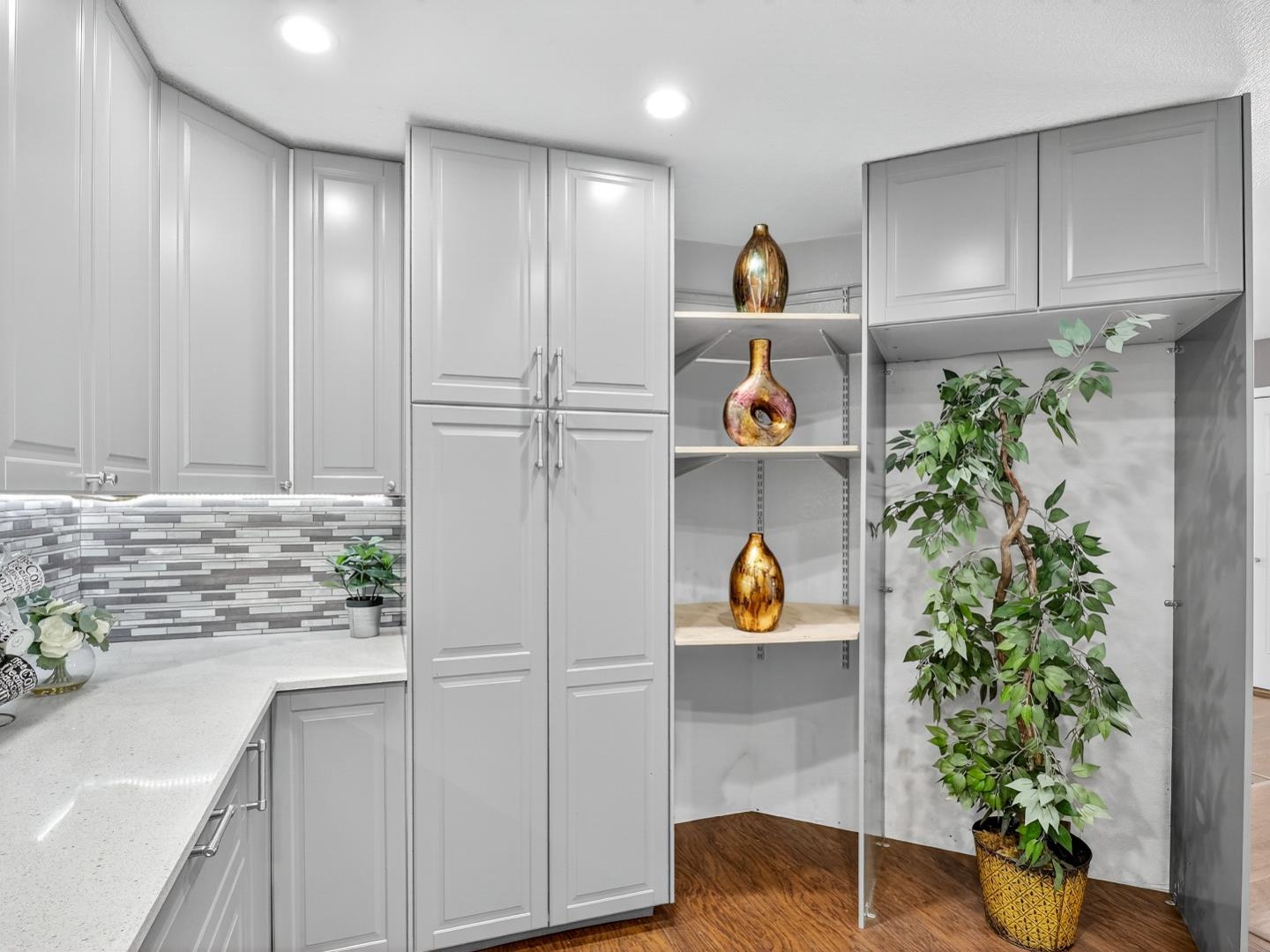 Detail Gallery Image 9 of 43 For 2151 Oakland Rd #14,  San Jose,  CA 95131 - 3 Beds | 2 Baths