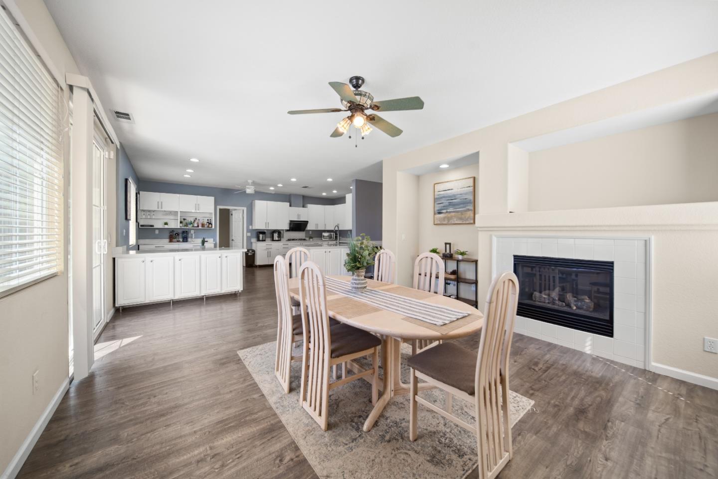 Detail Gallery Image 8 of 37 For 4537 Wagon Trail Way, Antioch,  CA 94531 - 5 Beds | 4 Baths