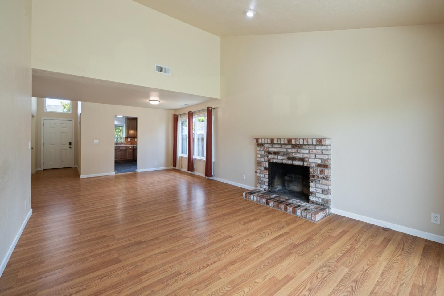Detail Gallery Image 6 of 47 For 419 Rico St, Salinas,  CA 93907 - 2 Beds | 2 Baths