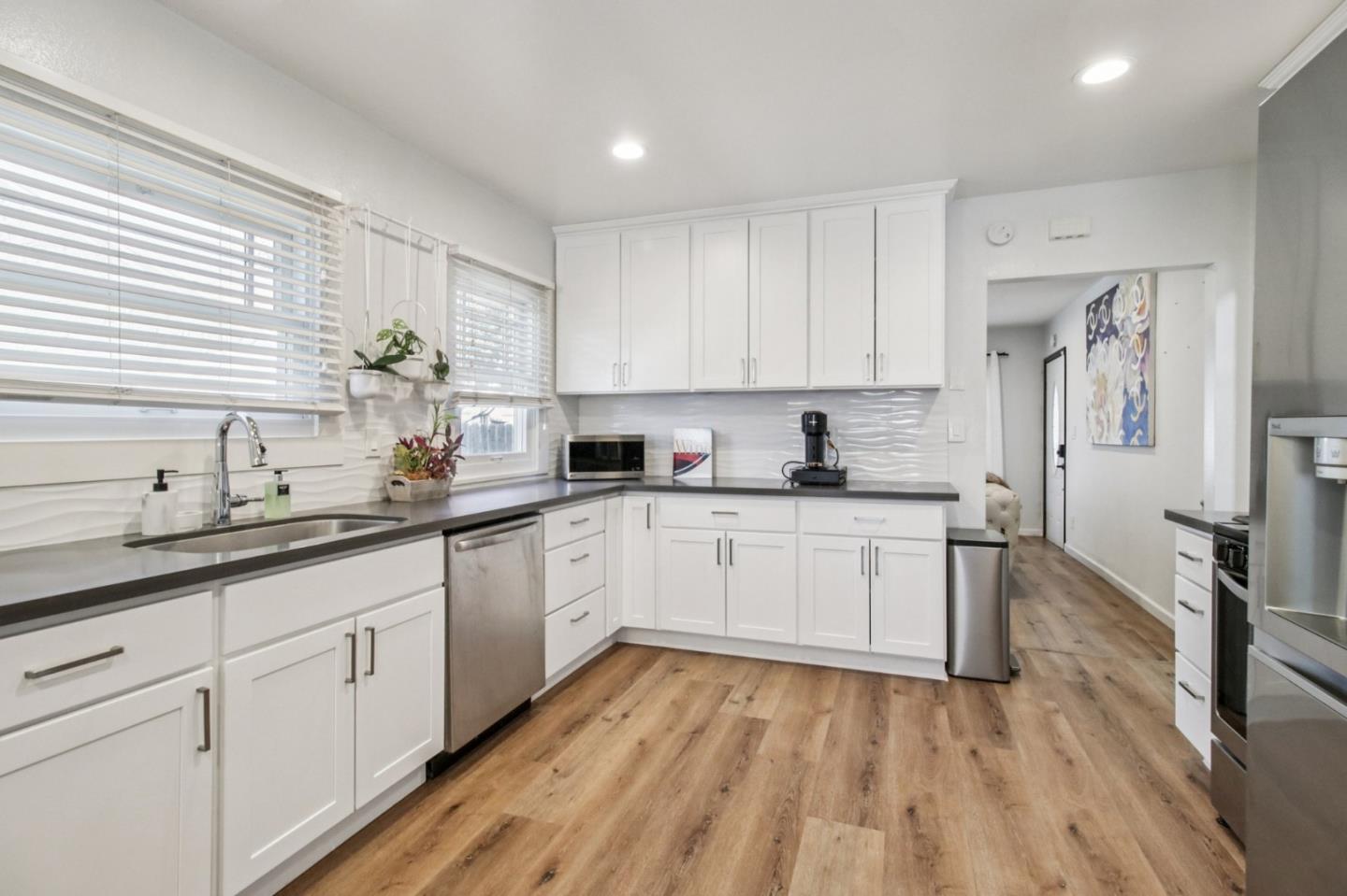 Detail Gallery Image 12 of 39 For 325 Irving Ave, San Jose,  CA 95128 - 2 Beds | 1 Baths