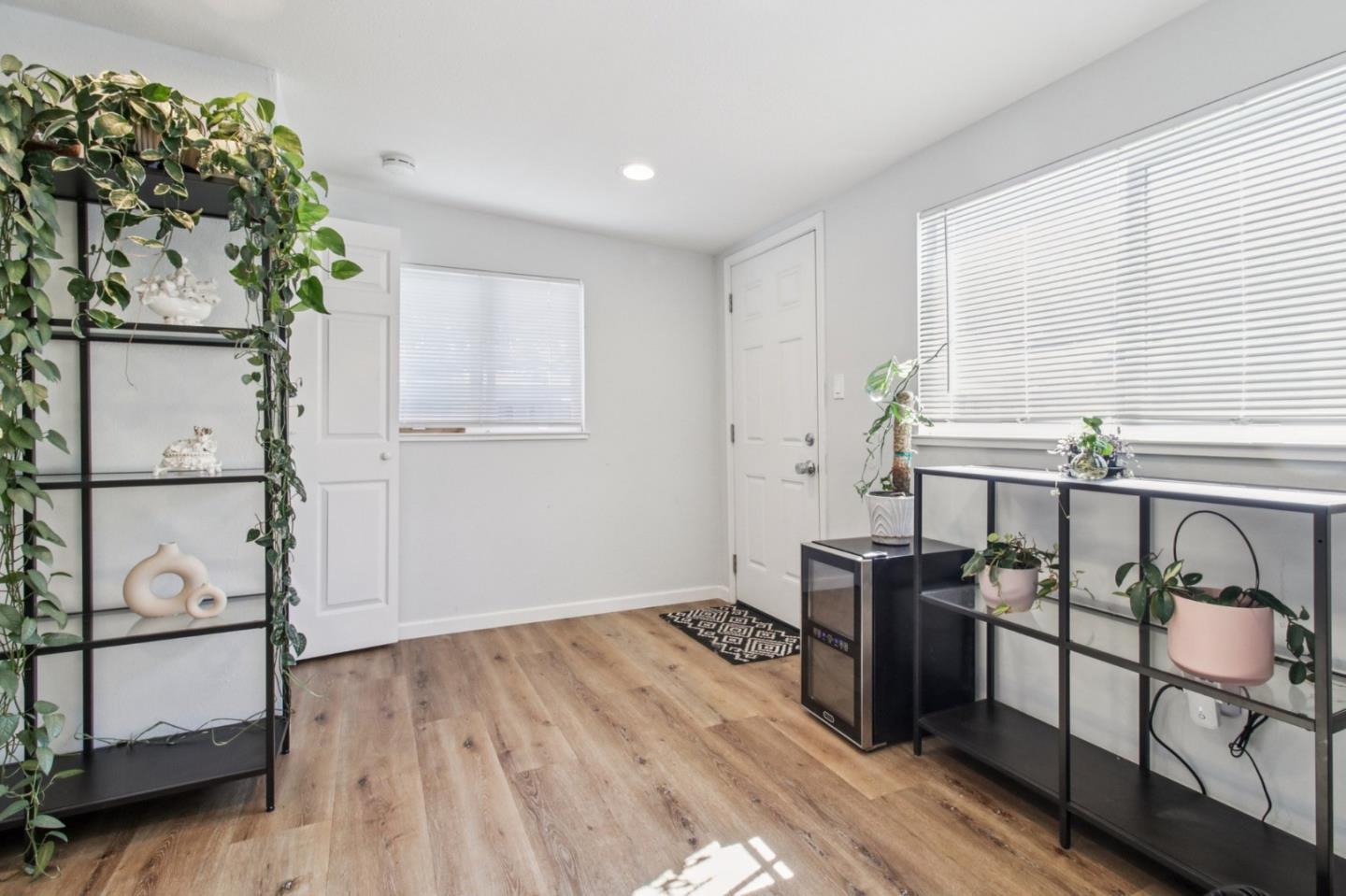 Detail Gallery Image 18 of 39 For 325 Irving Ave, San Jose,  CA 95128 - 2 Beds | 1 Baths