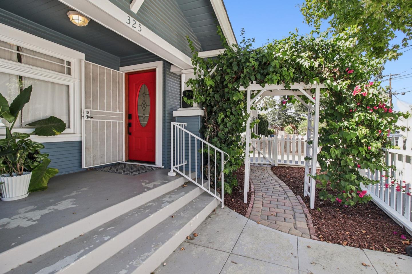 Detail Gallery Image 2 of 39 For 325 Irving Ave, San Jose,  CA 95128 - 2 Beds | 1 Baths