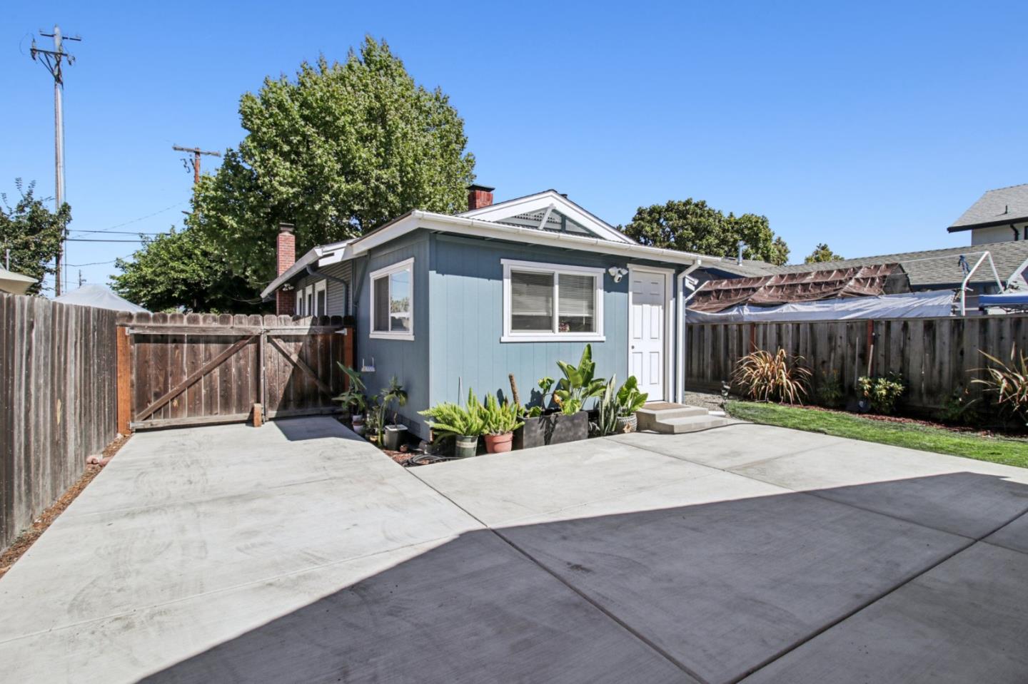 Detail Gallery Image 27 of 39 For 325 Irving Ave, San Jose,  CA 95128 - 2 Beds | 1 Baths