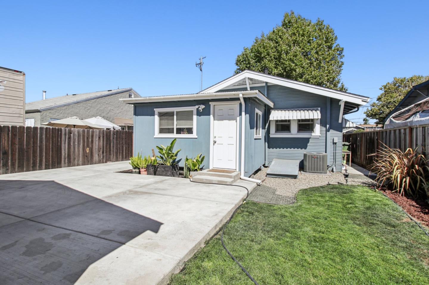 Detail Gallery Image 28 of 39 For 325 Irving Ave, San Jose,  CA 95128 - 2 Beds | 1 Baths