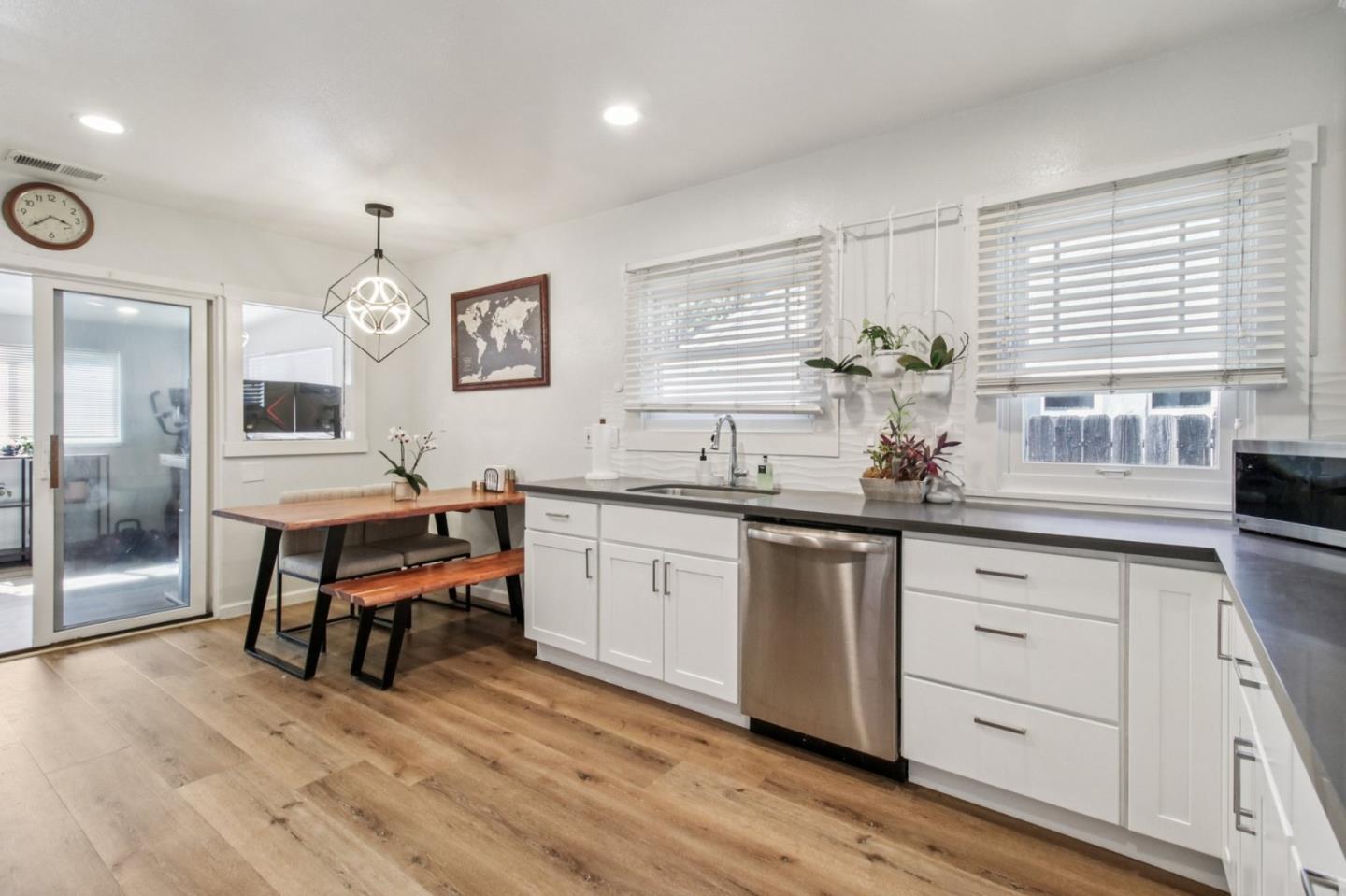 Detail Gallery Image 6 of 39 For 325 Irving Ave, San Jose,  CA 95128 - 2 Beds | 1 Baths