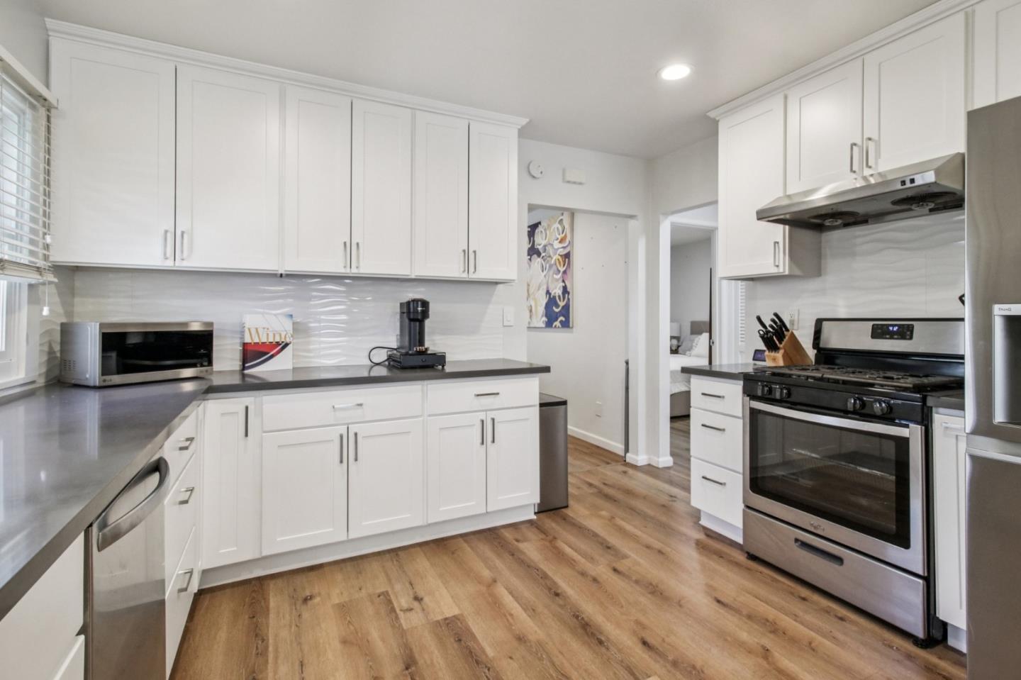 Detail Gallery Image 9 of 39 For 325 Irving Ave, San Jose,  CA 95128 - 2 Beds | 1 Baths