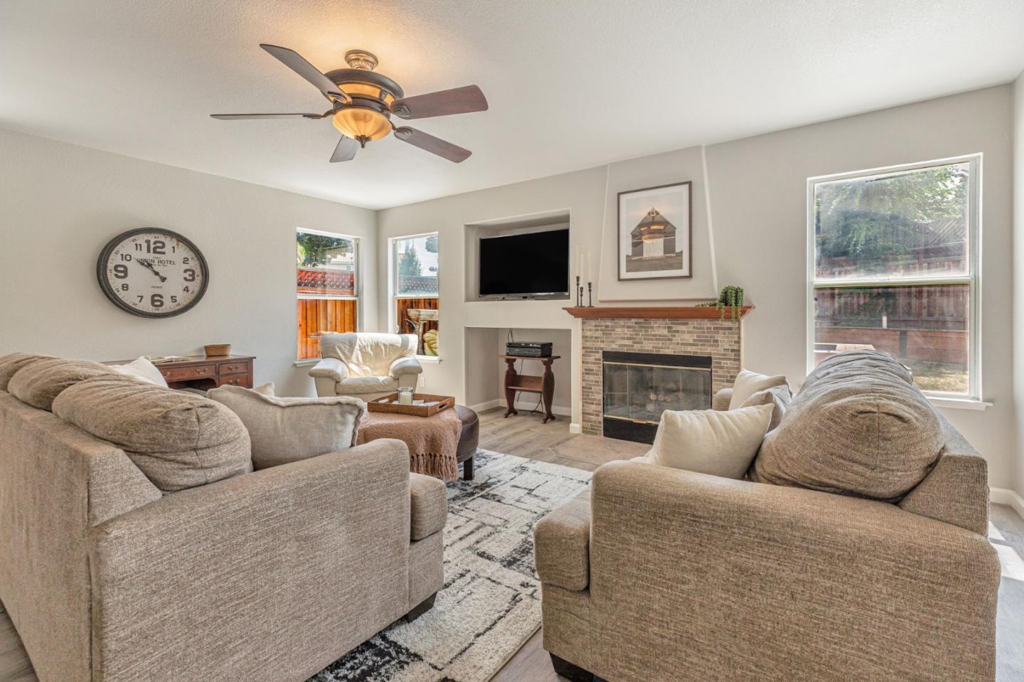 Detail Gallery Image 10 of 45 For 1770 Brentwood Ct, Hollister,  CA 95023 - 4 Beds | 2/1 Baths
