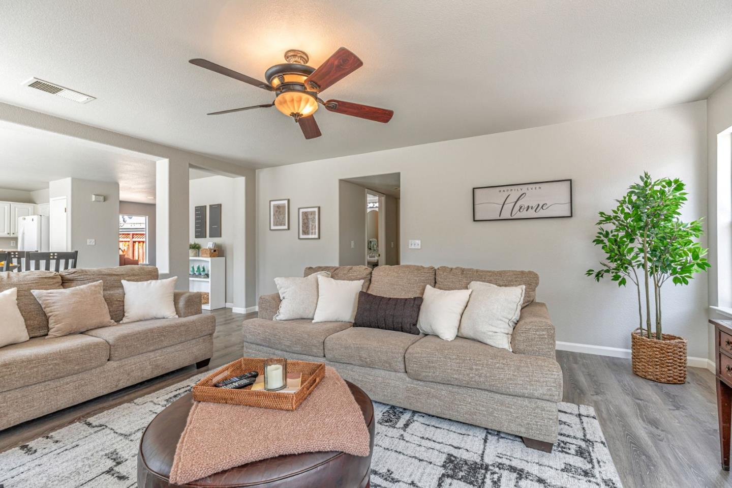 Detail Gallery Image 12 of 45 For 1770 Brentwood Ct, Hollister,  CA 95023 - 4 Beds | 2/1 Baths
