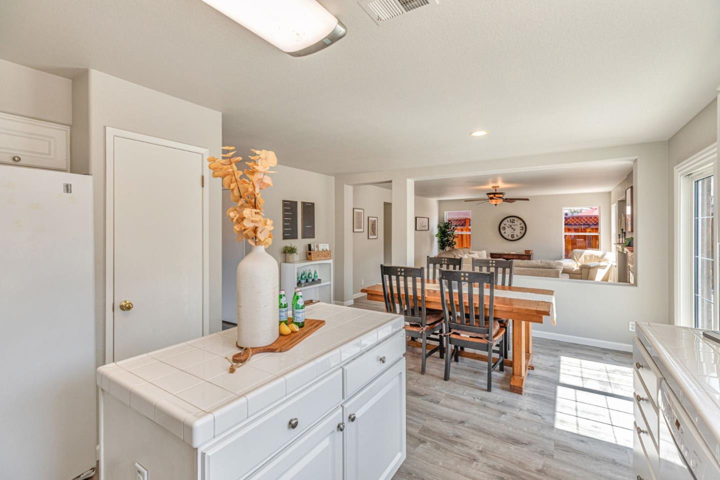 Detail Gallery Image 15 of 45 For 1770 Brentwood Ct, Hollister,  CA 95023 - 4 Beds | 2/1 Baths