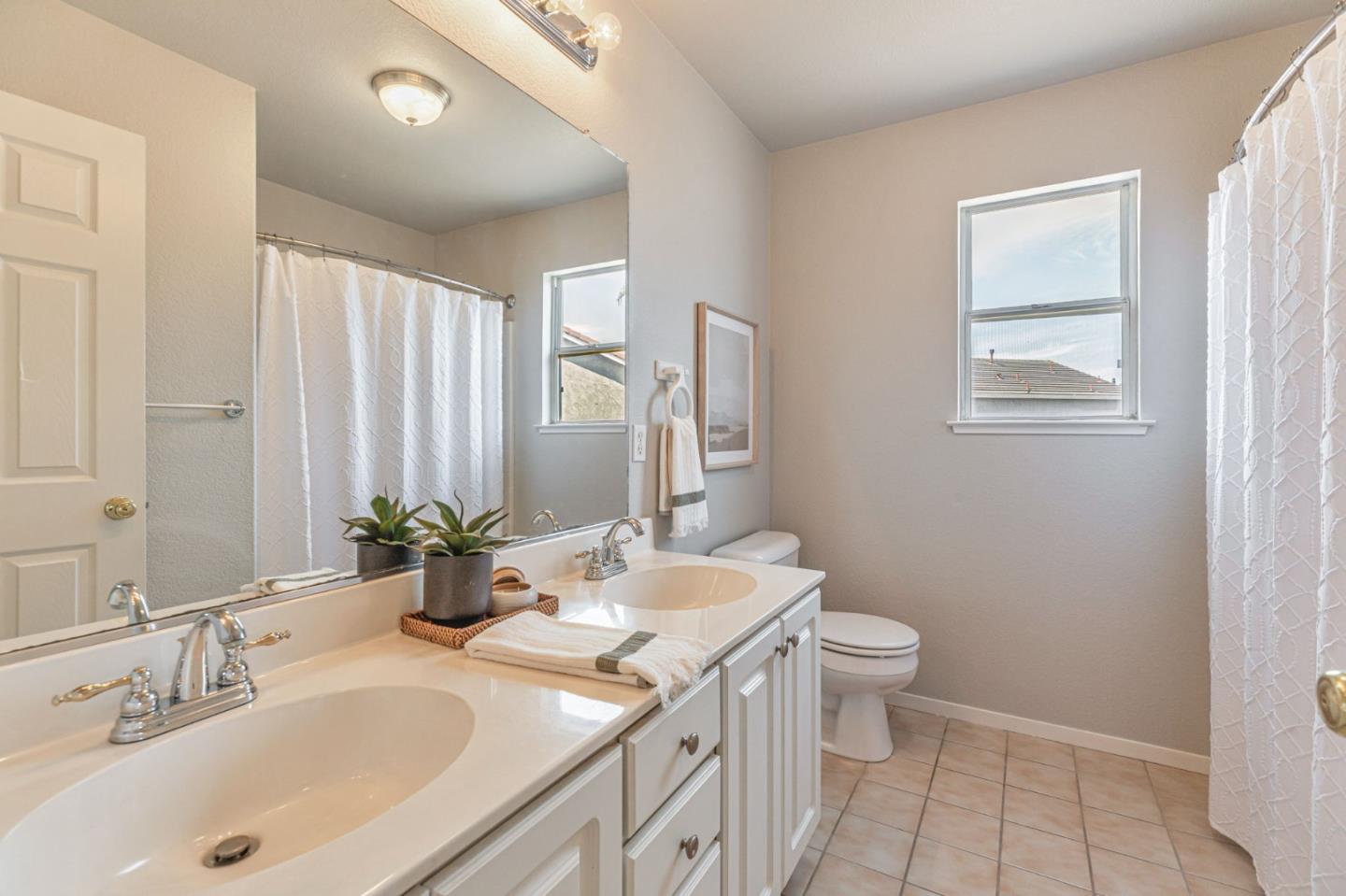 Detail Gallery Image 27 of 45 For 1770 Brentwood Ct, Hollister,  CA 95023 - 4 Beds | 2/1 Baths