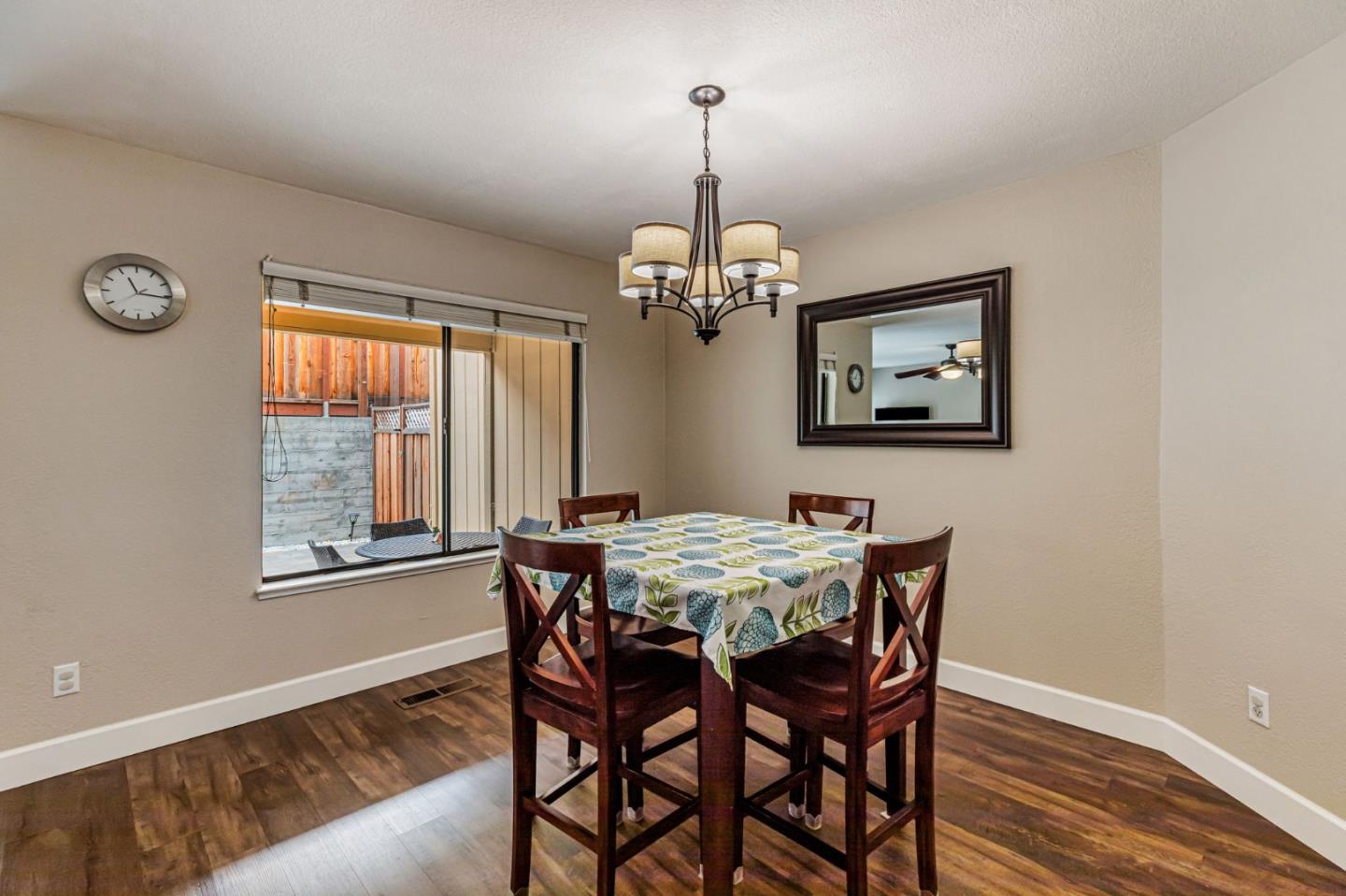 Detail Gallery Image 14 of 39 For 2386 Leptis Cir, Morgan Hill,  CA 95037 - 3 Beds | 2/1 Baths