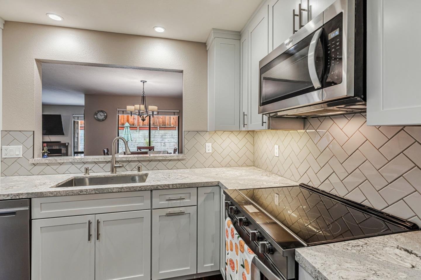 Detail Gallery Image 8 of 39 For 2386 Leptis Cir, Morgan Hill,  CA 95037 - 3 Beds | 2/1 Baths
