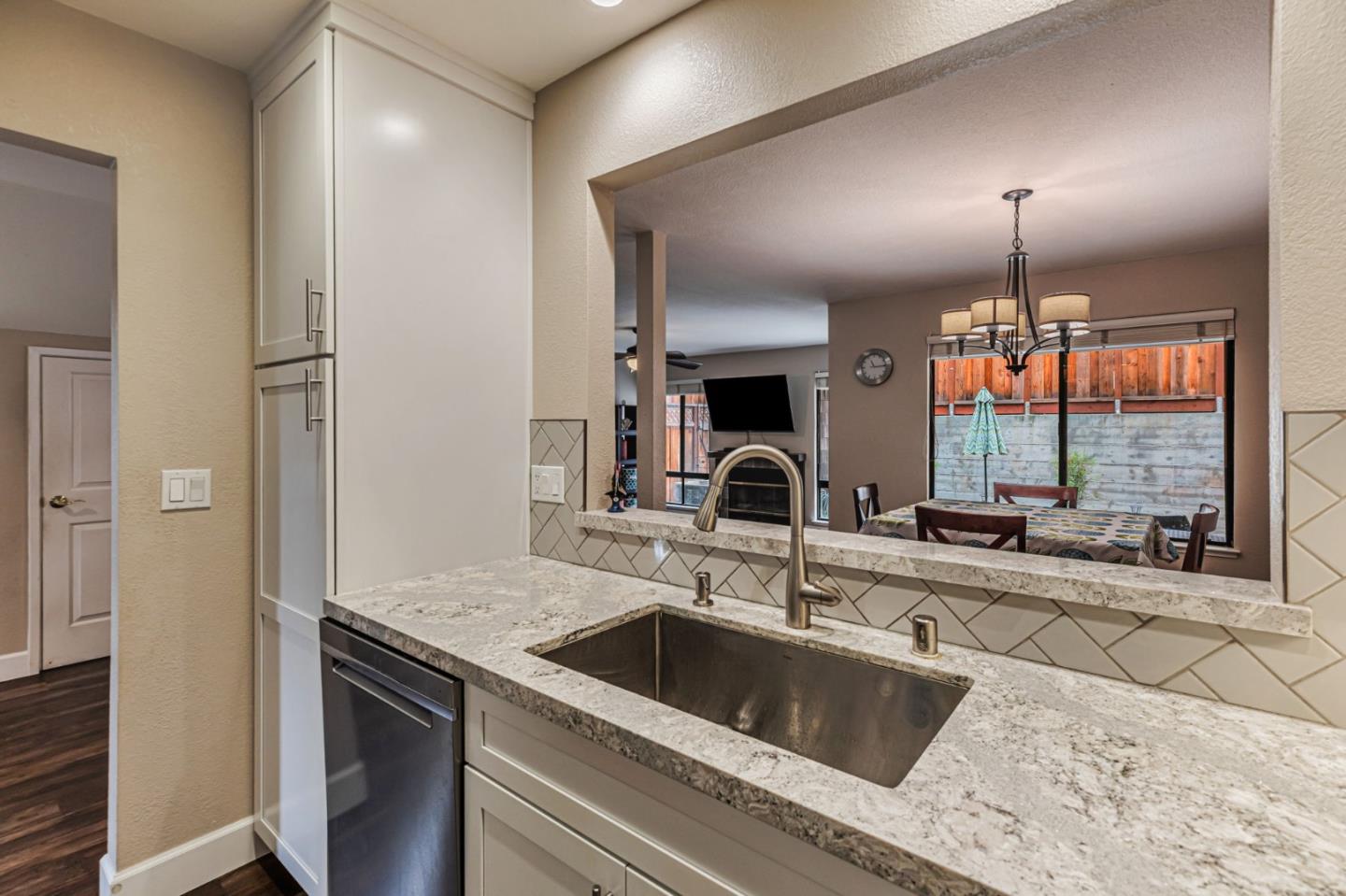 Detail Gallery Image 9 of 39 For 2386 Leptis Cir, Morgan Hill,  CA 95037 - 3 Beds | 2/1 Baths