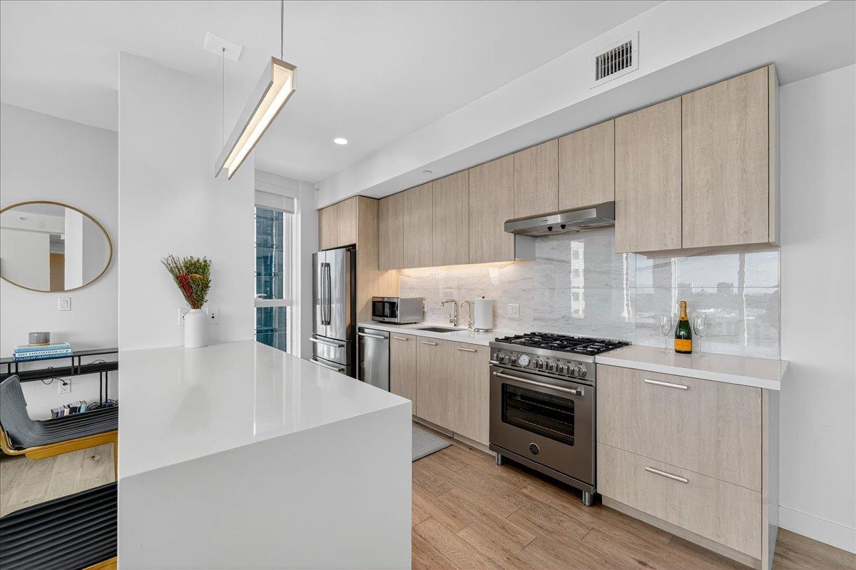 Detail Gallery Image 34 of 105 For 188 W Saint James St #11101,  San Jose,  CA 95110 - 2 Beds | 2 Baths