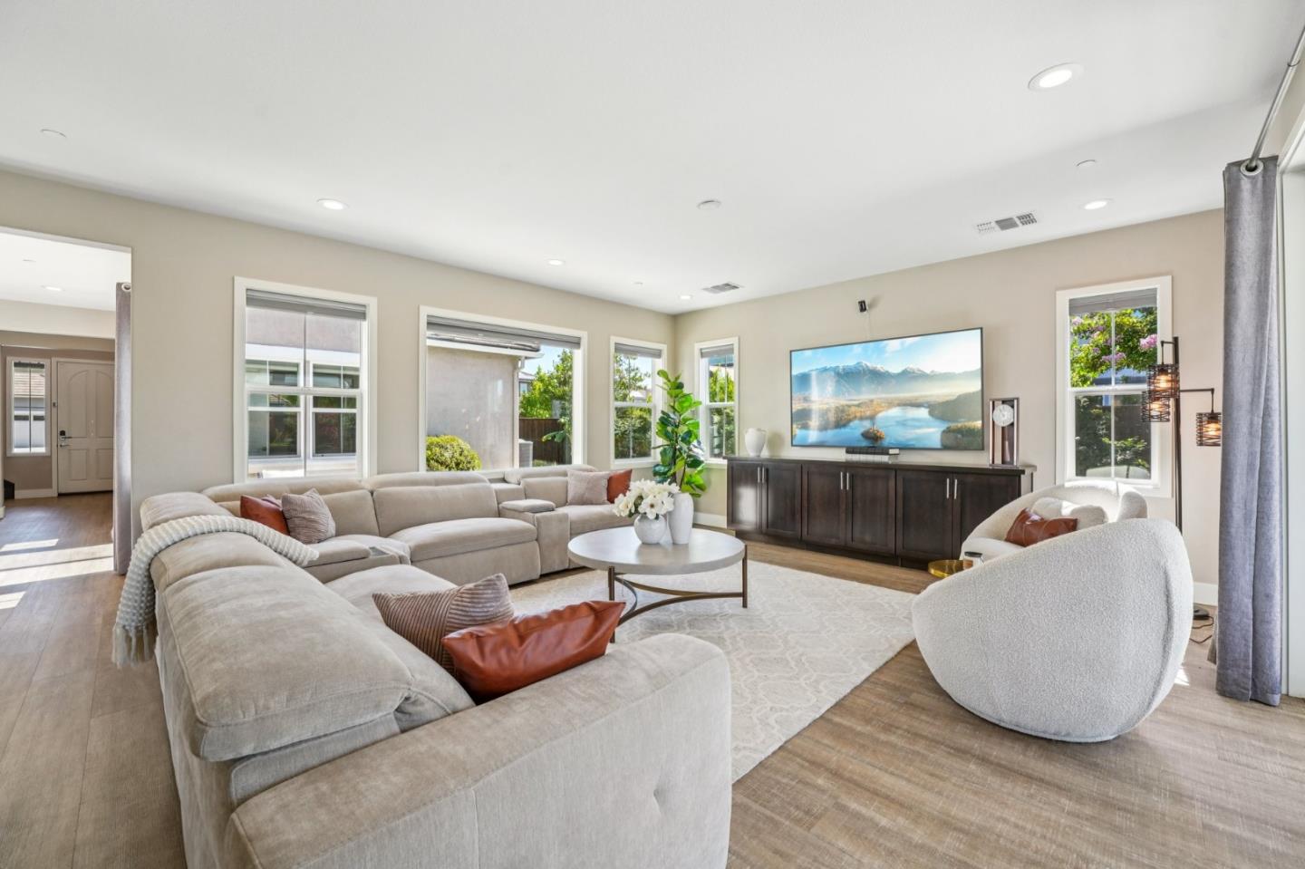 Detail Gallery Image 13 of 85 For 18713 White Moon Dr, Morgan Hill,  CA 95037 - 5 Beds | 4/1 Baths