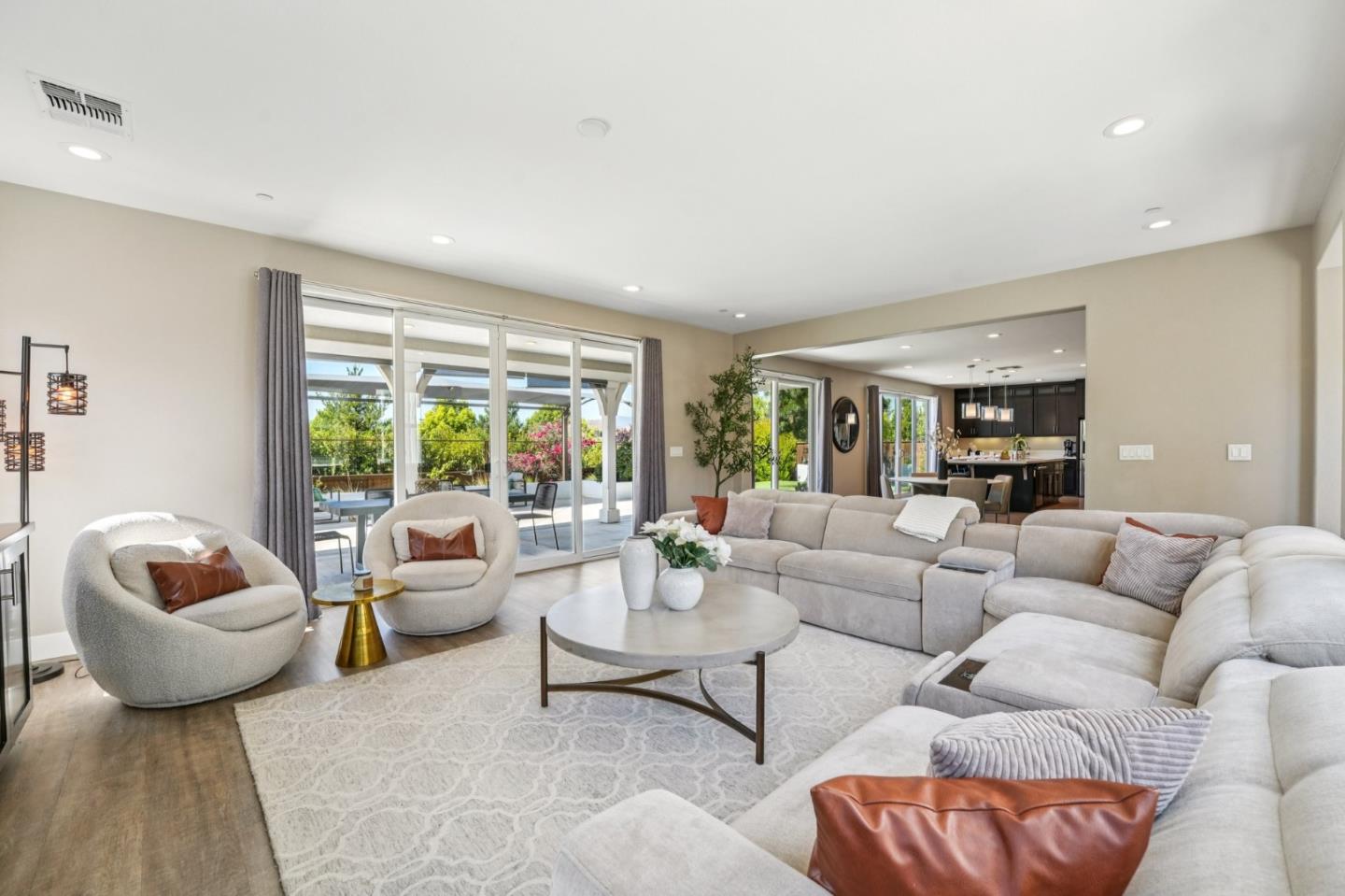 Detail Gallery Image 14 of 85 For 18713 White Moon Dr, Morgan Hill,  CA 95037 - 5 Beds | 4/1 Baths