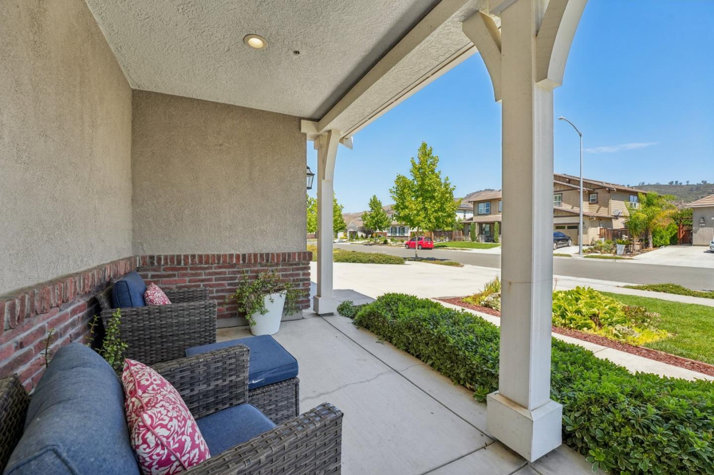 Detail Gallery Image 4 of 85 For 18713 White Moon Dr, Morgan Hill,  CA 95037 - 5 Beds | 4/1 Baths