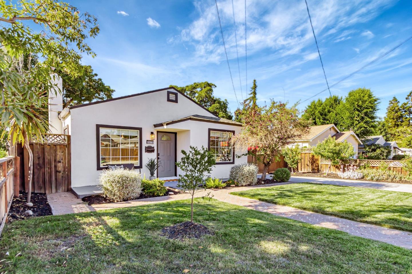 Detail Gallery Image 3 of 34 For 2571 Los Coches Ave, San Jose,  CA 95128 - 3 Beds | 1 Baths