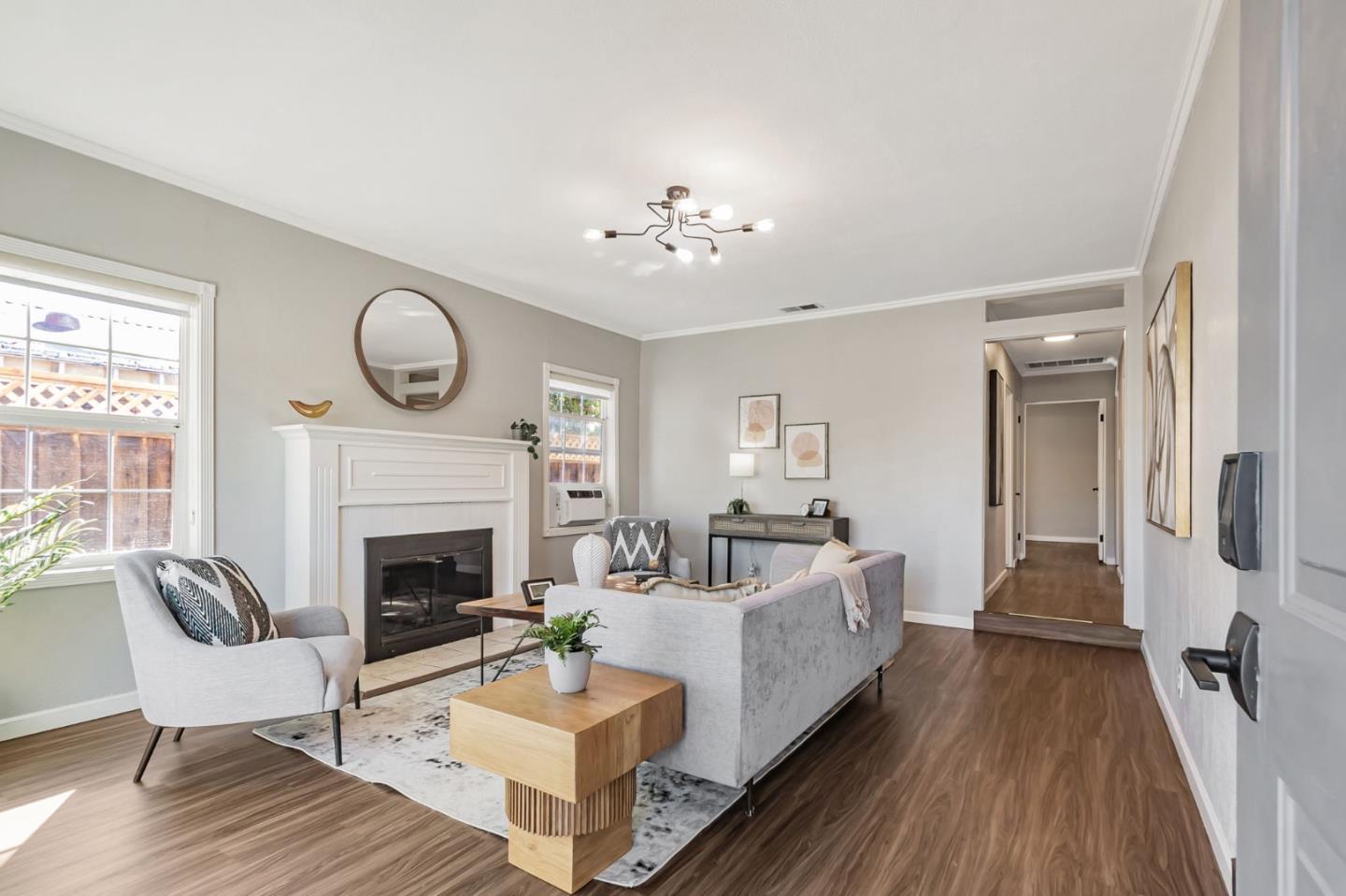 Detail Gallery Image 4 of 34 For 2571 Los Coches Ave, San Jose,  CA 95128 - 3 Beds | 1 Baths