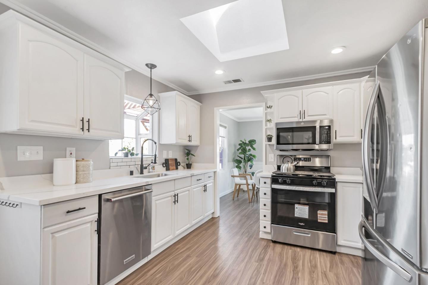 Detail Gallery Image 9 of 34 For 2571 Los Coches Ave, San Jose,  CA 95128 - 3 Beds | 1 Baths