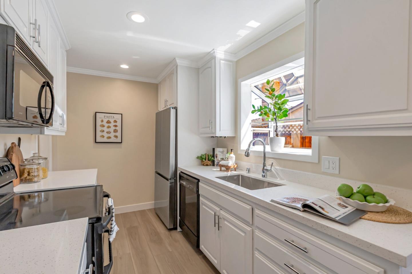 Detail Gallery Image 13 of 37 For 1040 Linda Dr, Campbell,  CA 95008 - 4 Beds | 2 Baths