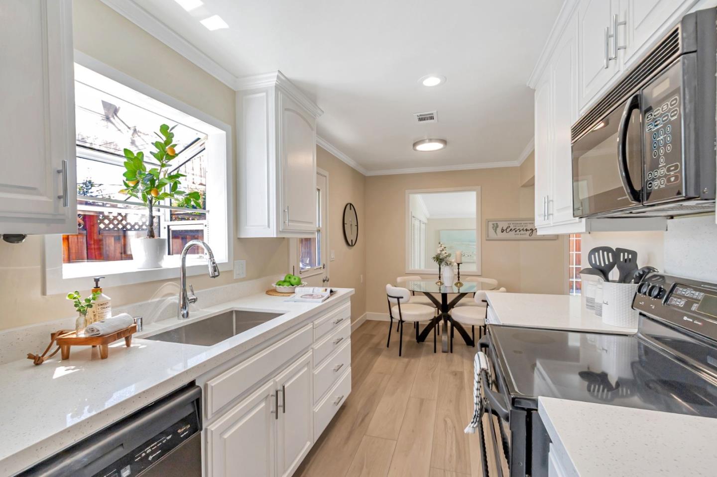Detail Gallery Image 14 of 37 For 1040 Linda Dr, Campbell,  CA 95008 - 4 Beds | 2 Baths