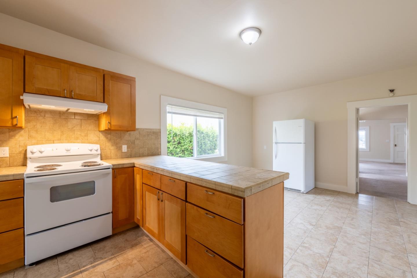 Detail Gallery Image 11 of 38 For 338 Watson St, Monterey,  CA 93940 - 5 Beds | 3/1 Baths