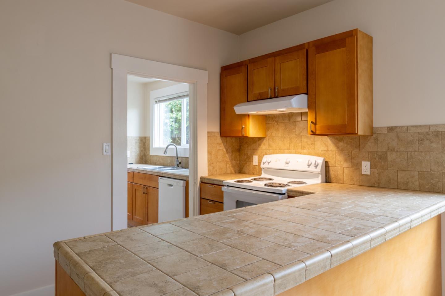 Detail Gallery Image 12 of 38 For 338 Watson St, Monterey,  CA 93940 - 5 Beds | 3/1 Baths