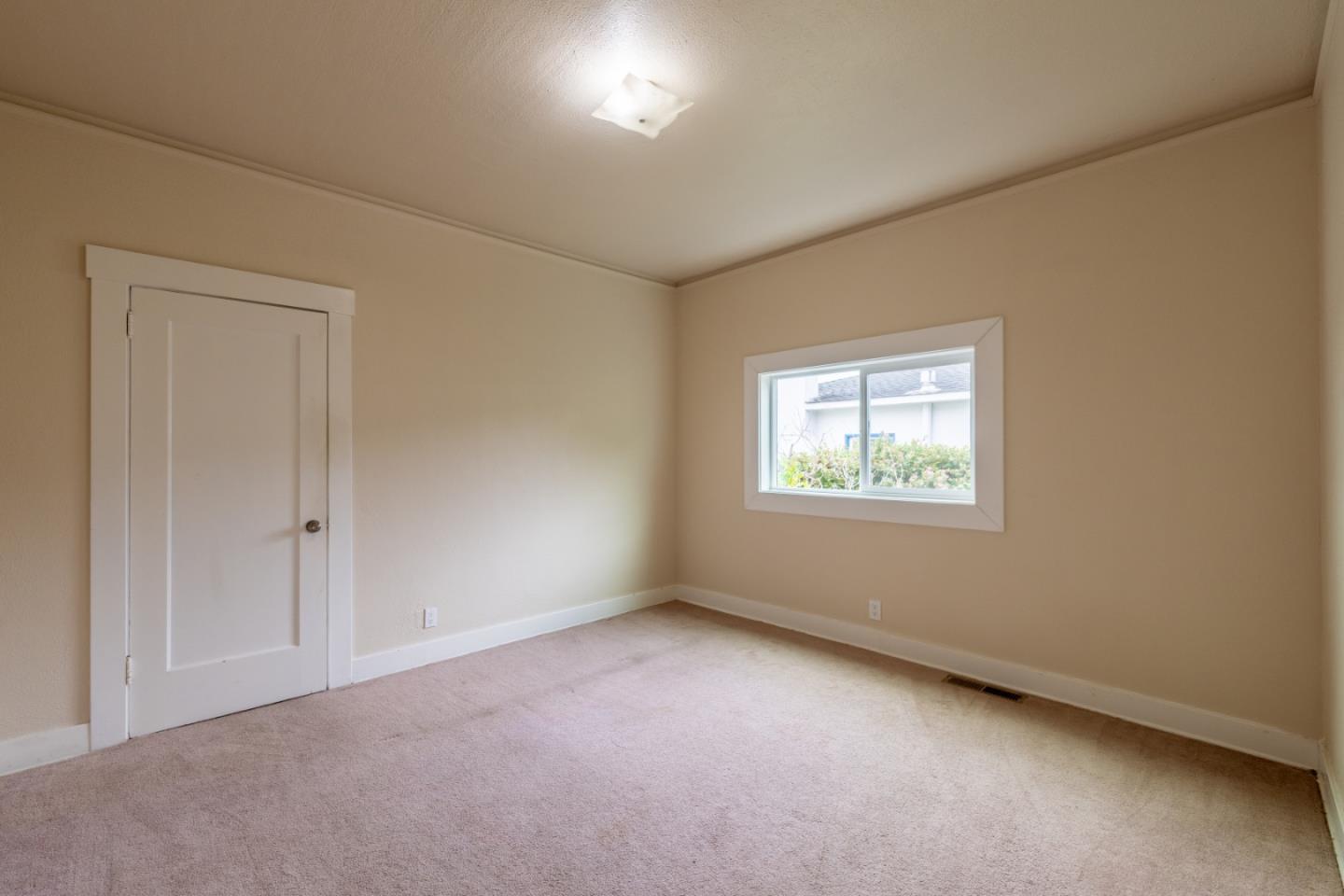 Detail Gallery Image 14 of 38 For 338 Watson St, Monterey,  CA 93940 - 5 Beds | 3/1 Baths