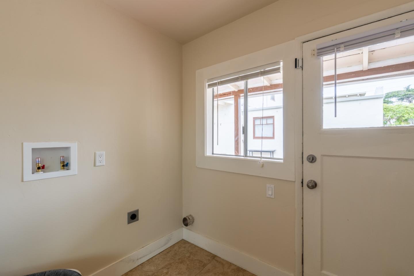 Detail Gallery Image 17 of 38 For 338 Watson St, Monterey,  CA 93940 - 5 Beds | 3/1 Baths