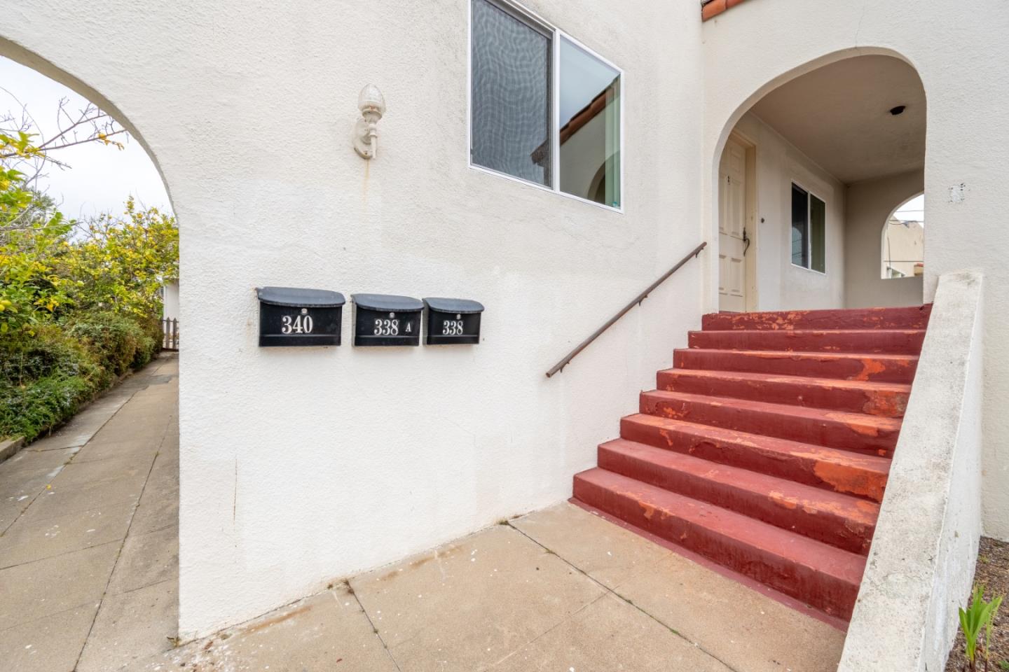 Detail Gallery Image 2 of 38 For 338 Watson St, Monterey,  CA 93940 - 5 Beds | 3/1 Baths