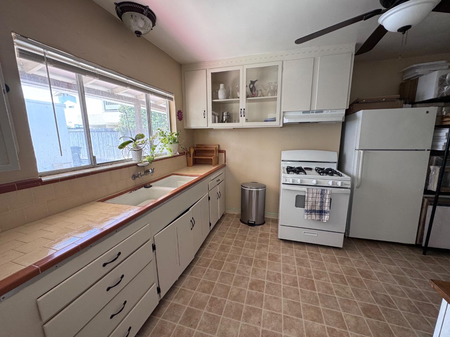 Detail Gallery Image 23 of 38 For 338 Watson St, Monterey,  CA 93940 - 5 Beds | 3/1 Baths