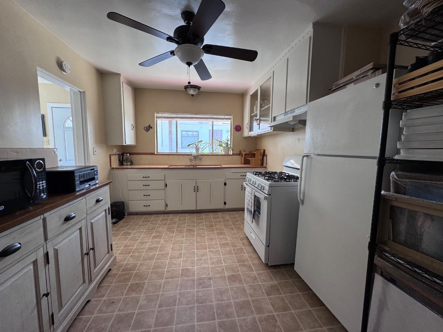 Detail Gallery Image 24 of 38 For 338 Watson St, Monterey,  CA 93940 - 5 Beds | 3/1 Baths