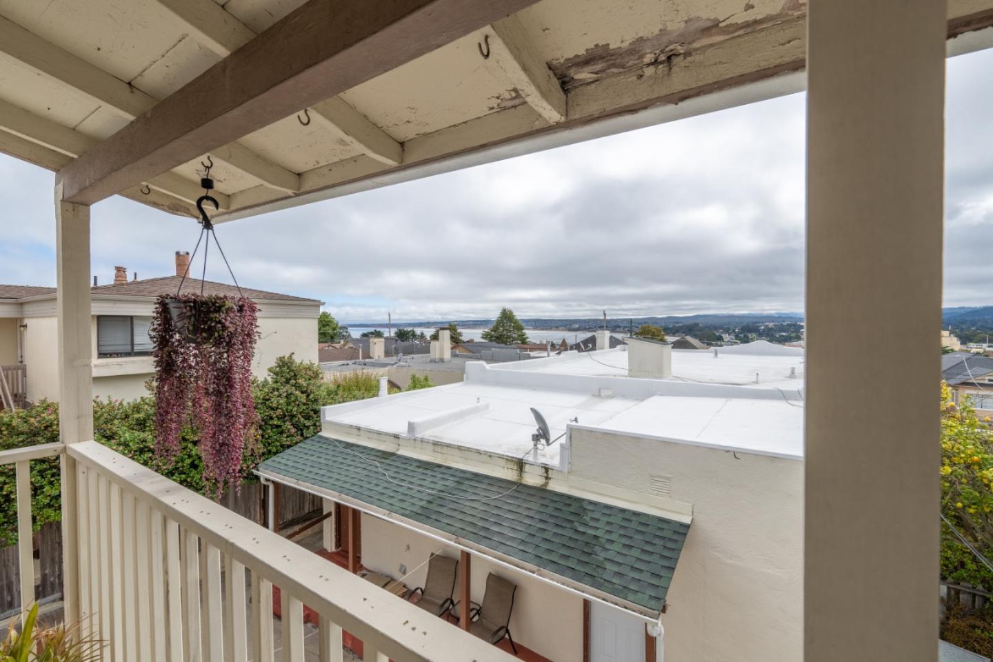 Detail Gallery Image 25 of 38 For 338 Watson St, Monterey,  CA 93940 - 5 Beds | 3/1 Baths