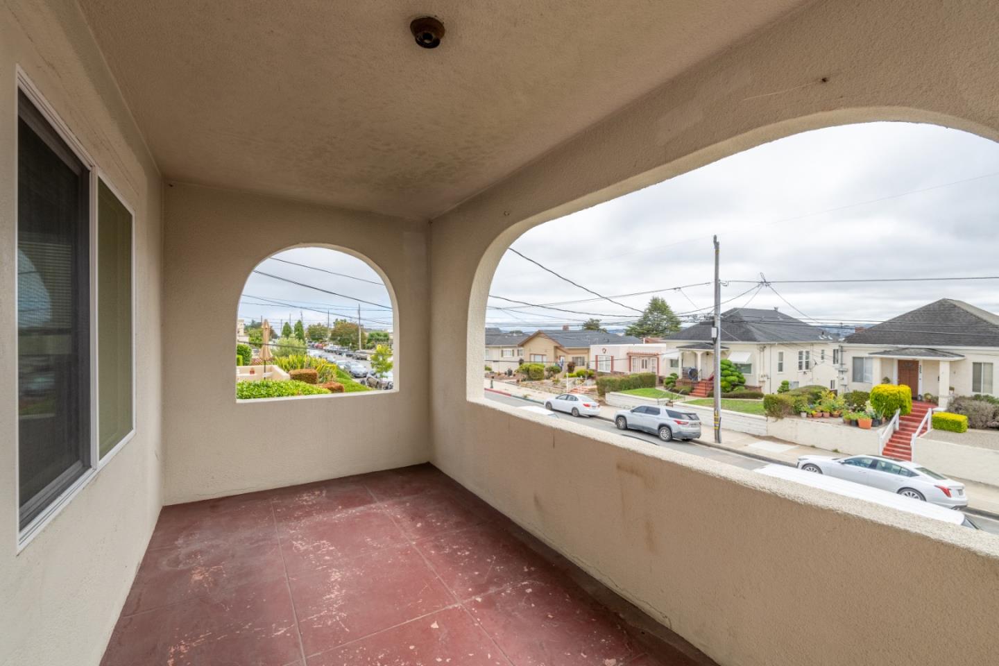 Detail Gallery Image 3 of 38 For 338 Watson St, Monterey,  CA 93940 - 5 Beds | 3/1 Baths